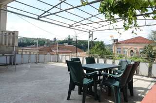 Хостелы Kutaisi Best Guest House Кутаиси Четырехместный номер-2