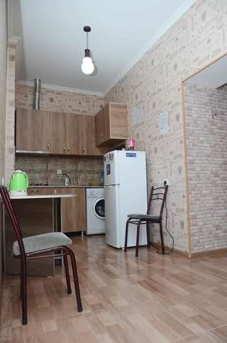 Хостелы Kutaisi Best Guest House Кутаиси Четырехместный номер-3