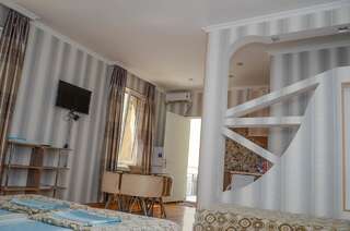 Хостелы Kutaisi Best Guest House Кутаиси Семейный суперлюкс-4