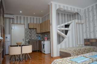 Хостелы Kutaisi Best Guest House Кутаиси Семейный суперлюкс-8