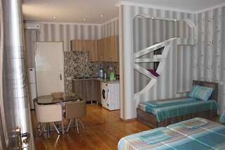 Хостелы Kutaisi Best Guest House Кутаиси Семейный суперлюкс-12