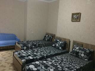 Хостелы Kutaisi Best Guest House Кутаиси Четырехместный номер-13