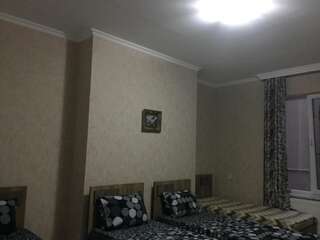 Хостелы Kutaisi Best Guest House Кутаиси Четырехместный номер-25
