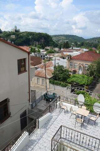 Хостелы Kutaisi Best Guest House Кутаиси Четырехместный номер-30