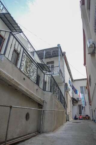 Хостелы Kutaisi Best Guest House Кутаиси Четырехместный номер-31